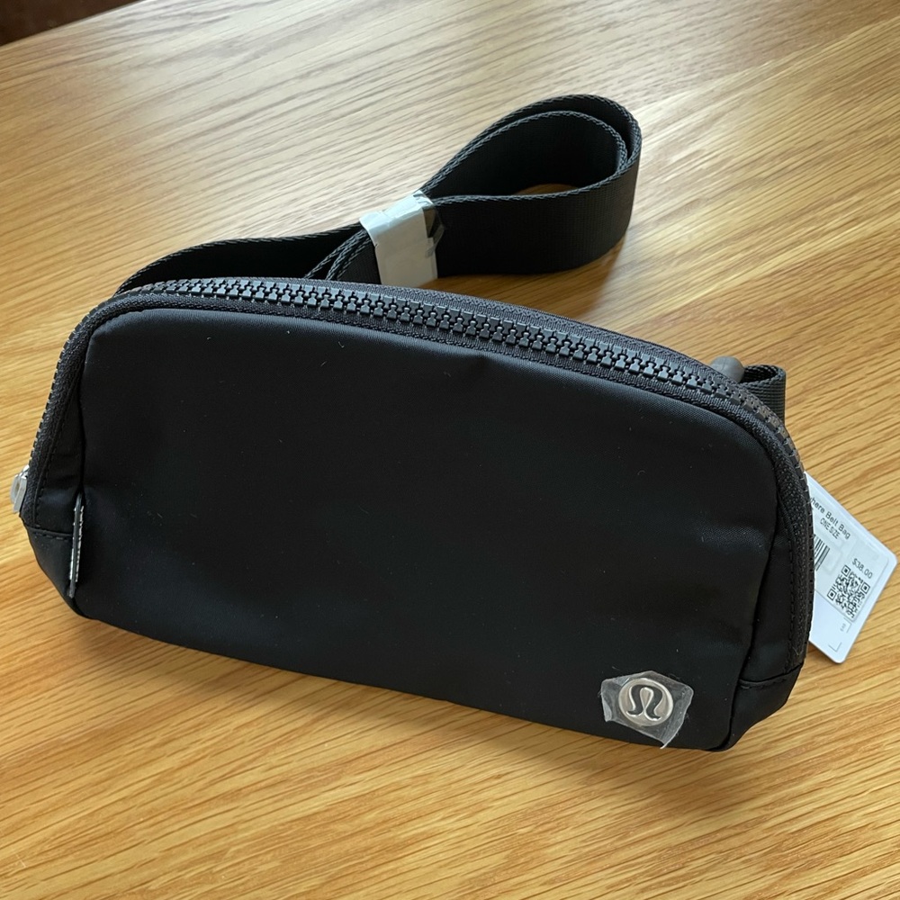 Lululemon Everywhere Belt Bag